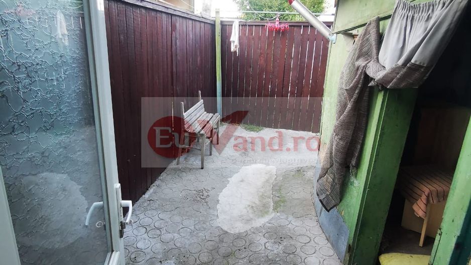 De inchiriat casa cu 2 camere, strada Romana, 300 euro - Poză 5