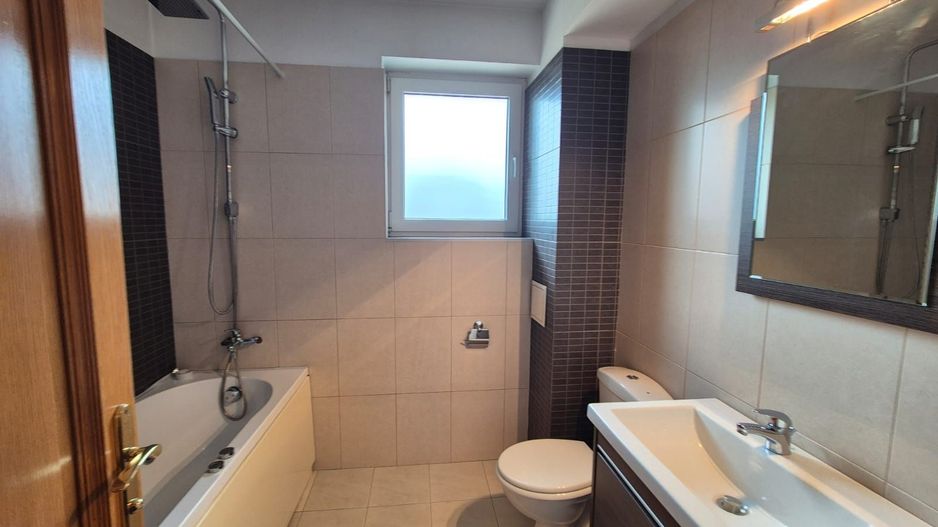 Inchiriere vila 5 dormitoare S + P + 1E + M zona Erou Iancu Nicolae - Poză 21