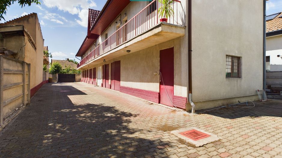 Vilă cu 3 apartamente în zona Parneava - Poză 24