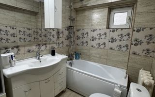 De vânzare apartament 3 camere decomandat, zona Ultracentrala. - Poză 7