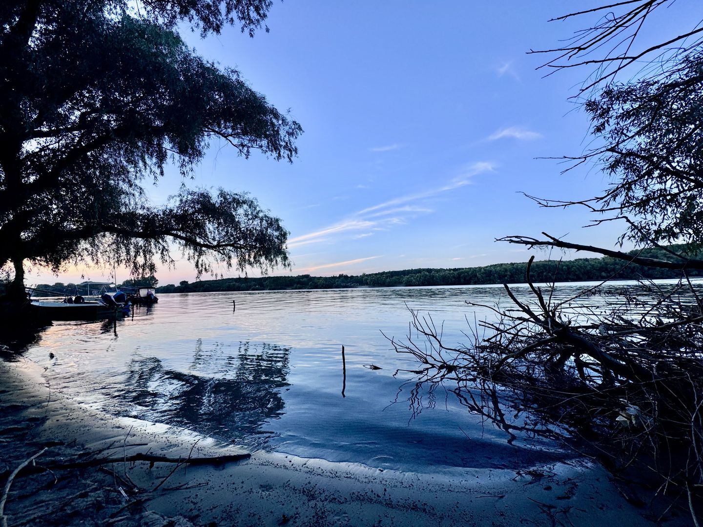 Hotel 20 camere Delta Dunarii 50 m deschidere teren 6000 mp acces auto - Poză 59