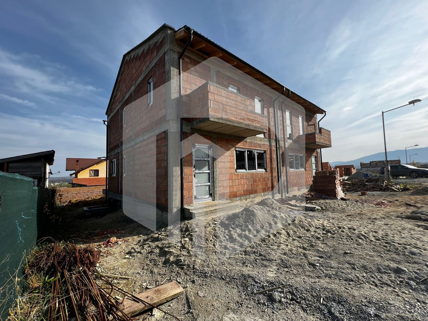 Calea Cisnadiei / Teren 250 mp + 140 mpu + Pivnita + 3 dormitoare - Poză 2