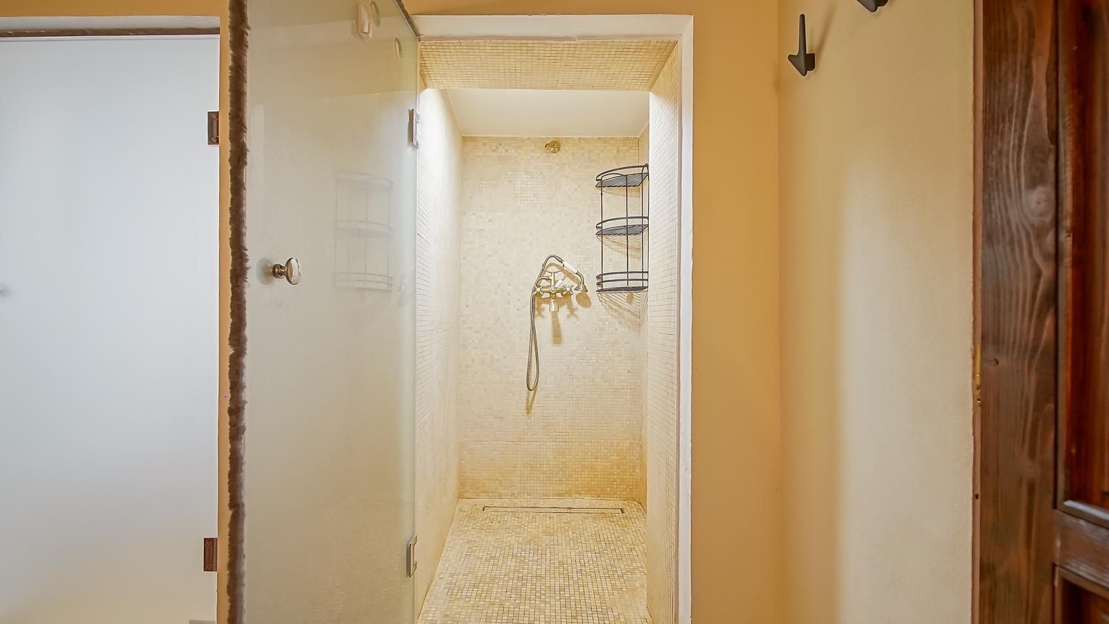 Casa de vanzare in centrul Brasovului - curte privata si pivnita - Poză 13