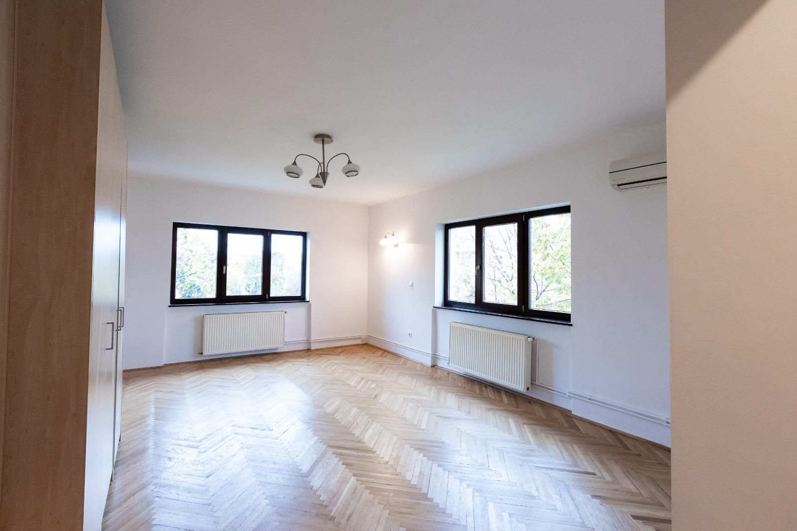 Apartament spatios cu garaj in zona Bogdanesti - Poză 11