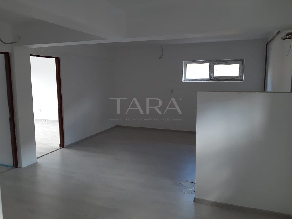 Apartament cu 3 camere de vânzare în Florești, zona Primăriei. - Poză 2