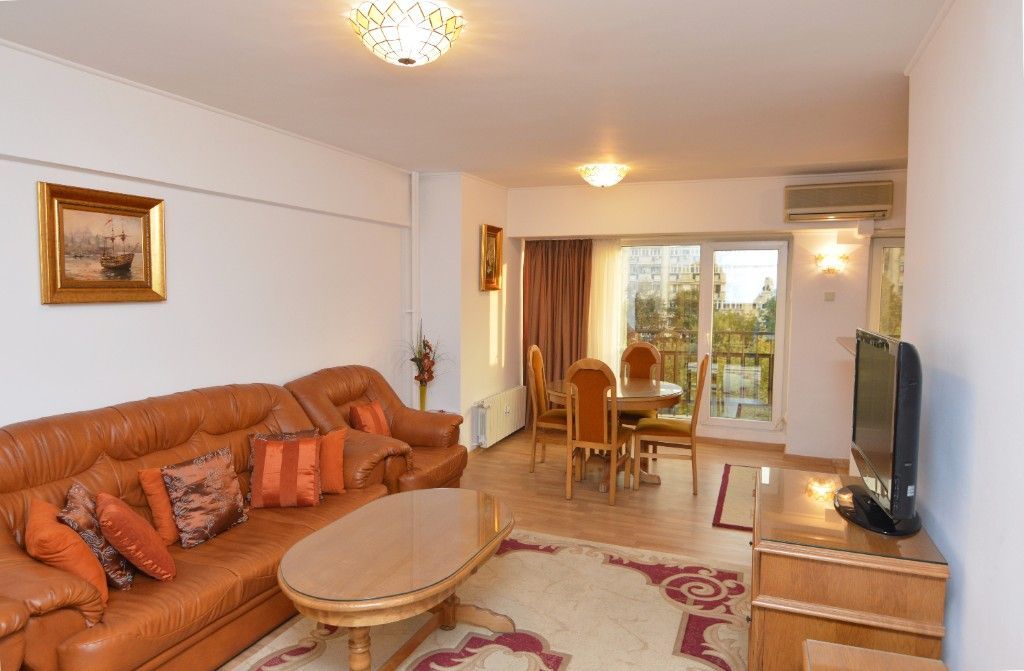 3 camere Unirii 63, prima închiriere, mobilat complet, parcare inclusă - Poză 1