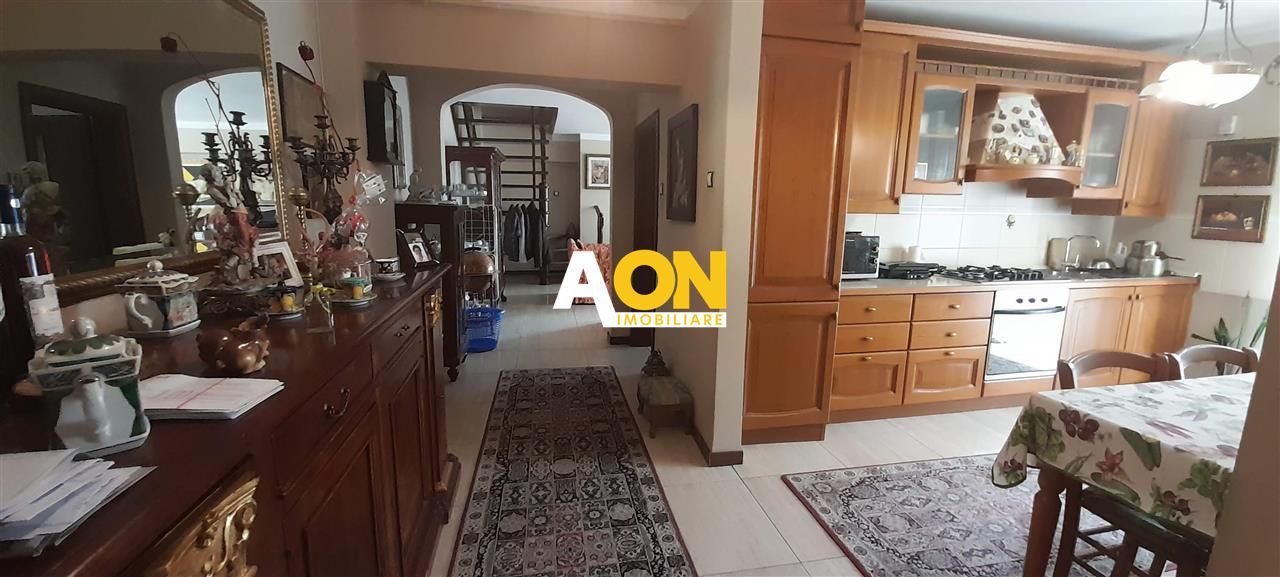 Apartament 3 camere cu scara interioara zona ultracentrala - Poză 2