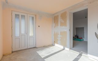 Casă spațioasă cu potențial de renovare și personalizare, în Viișoara - Poză 5
