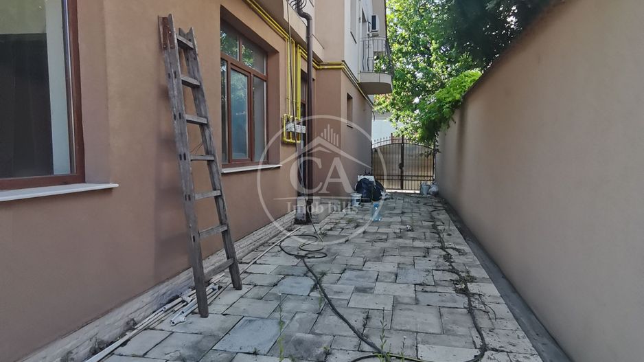 Casa de închiriat cu 7 camere în zona Dimitrie Cantemir, Oradea - Poză 27