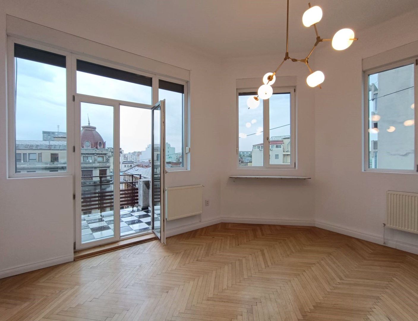 Inchiriem apartament complet renovat zona Universitatii - Poză 3