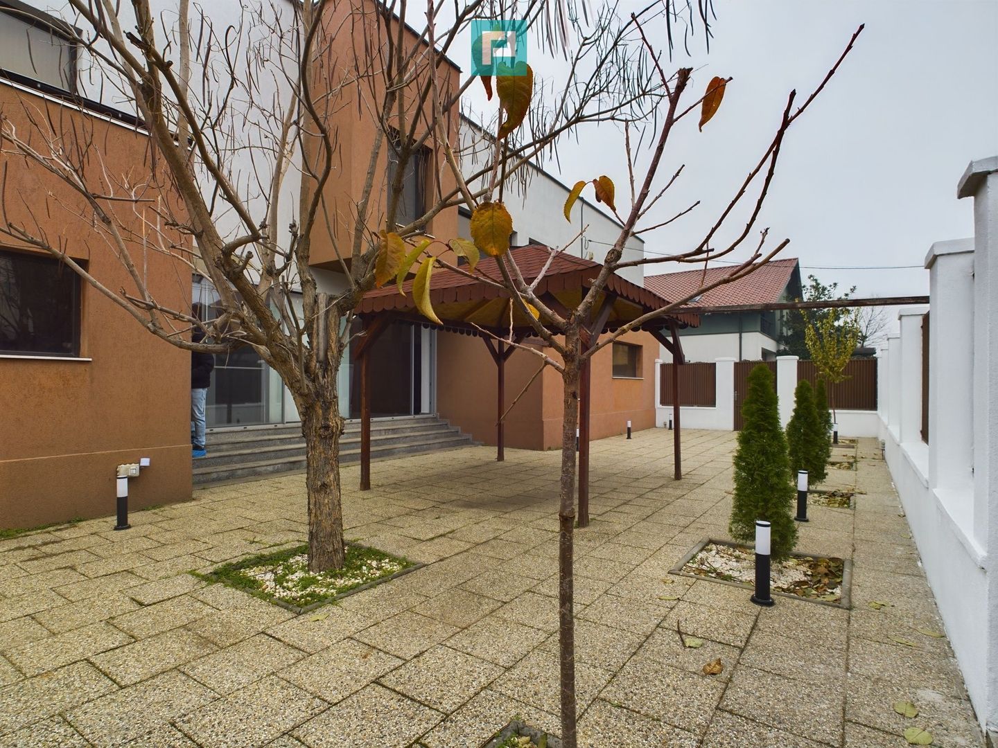 Vilă de lux cu două locuințe, în Dumbrăvița – Locație Excelentă! - Poză 46