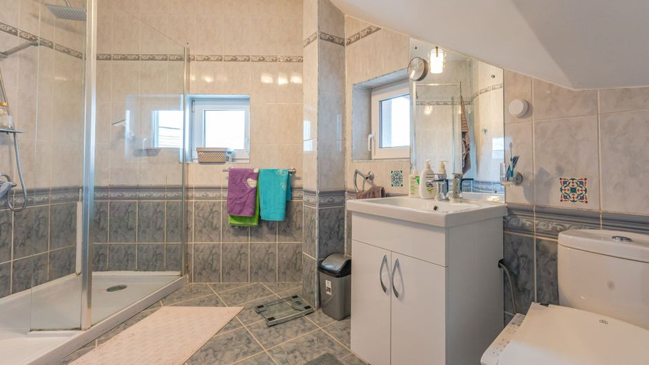 Casă spațioasă pentru familie în Hărman: 5 camere, 670 mp teren - Poză 14