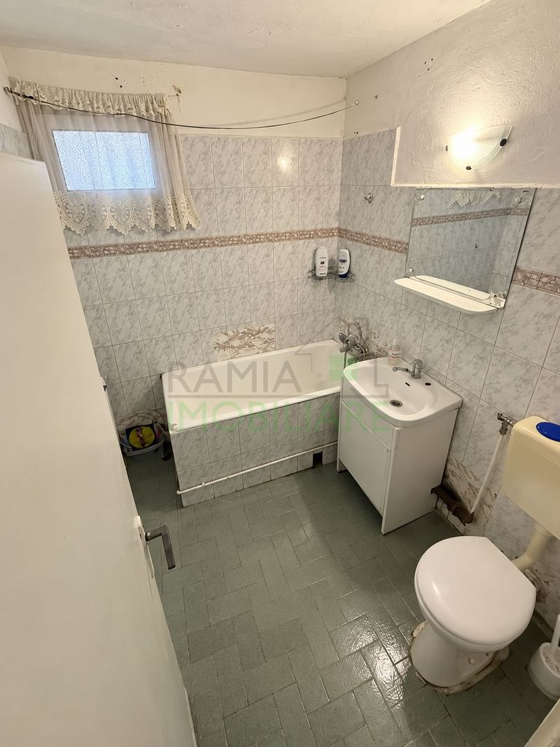 Apartament 3 camere Tractorul, ideal pentru renovare și personalizare - Poză 3
