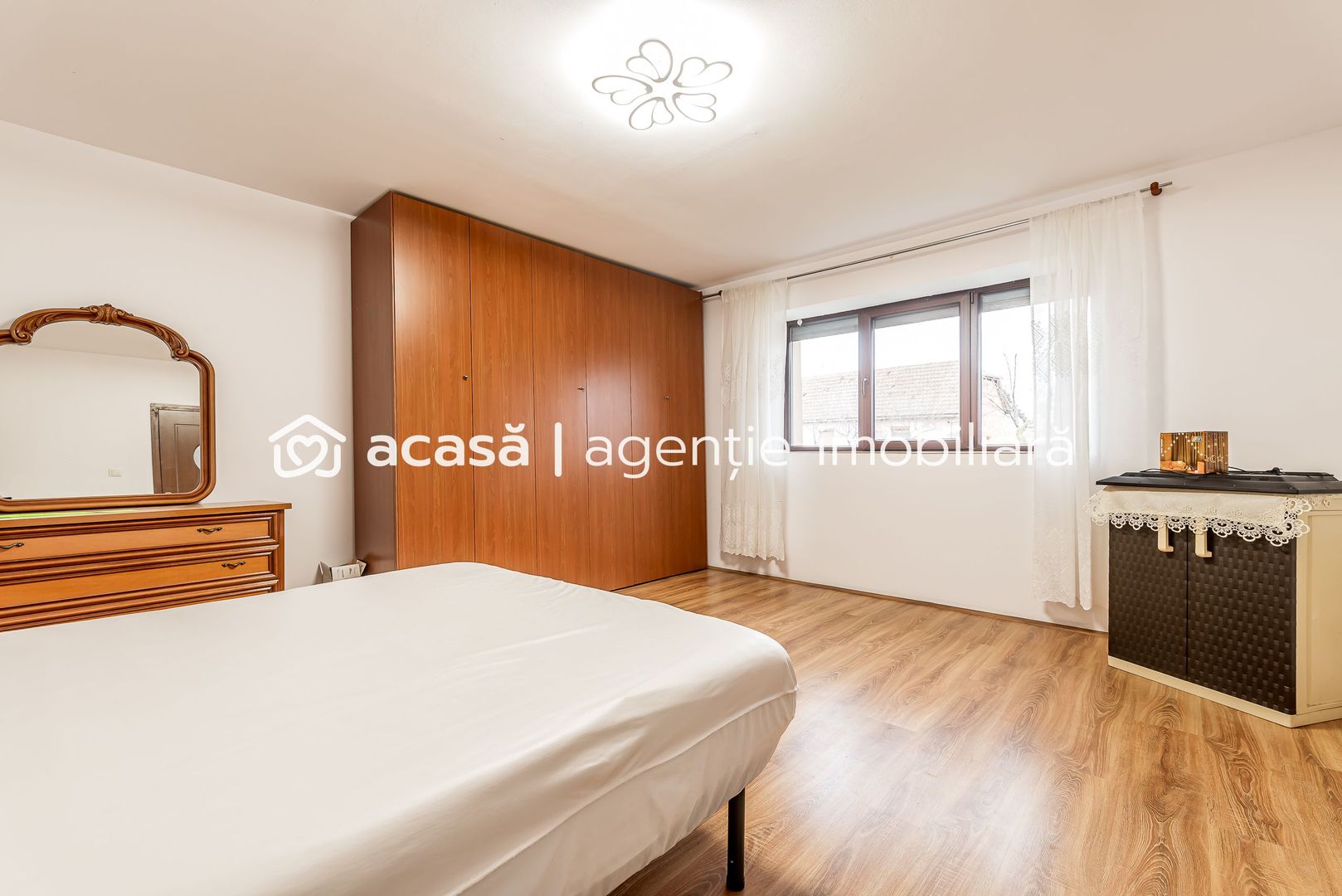 Casă în Vinga – restaurată Integral 2025 | 3 camere | teren generos - Poză 3