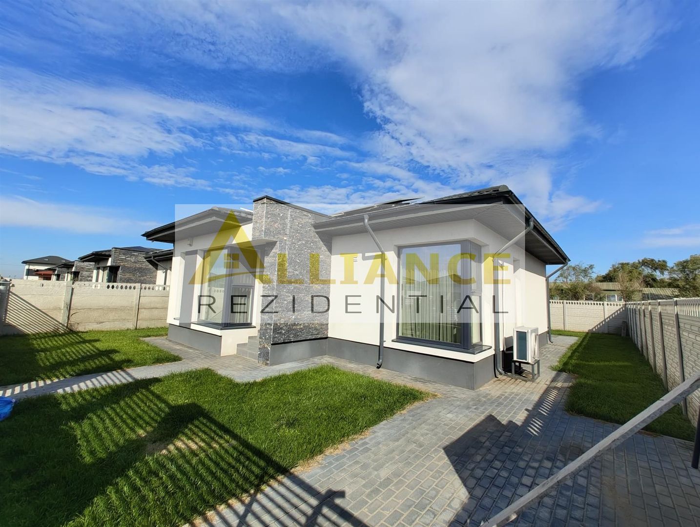 Casa moderna parter - 3 camere 2 bai 370 mp teren - Poză 3