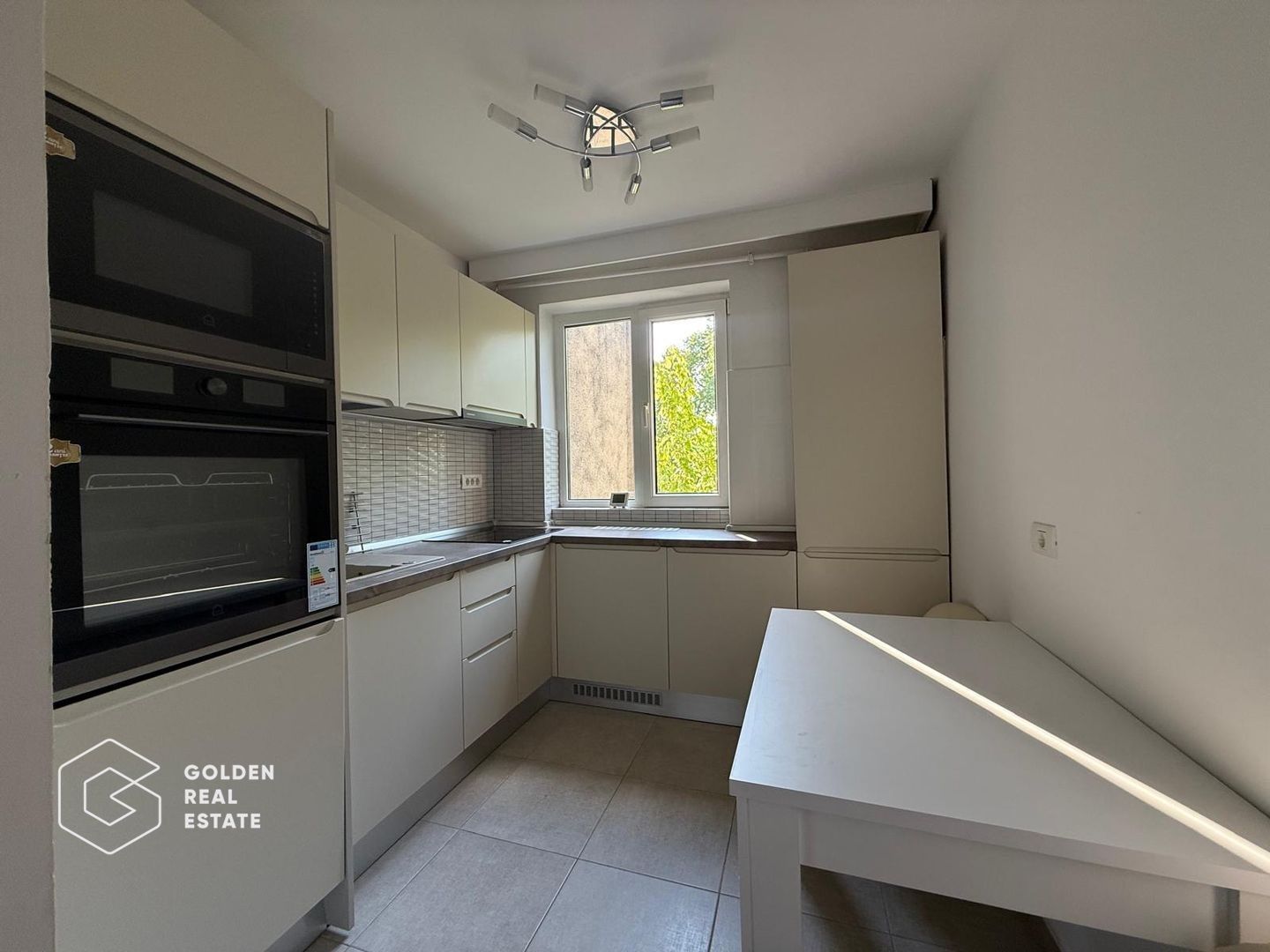 Confort și Locație Excelentă, apartament 2 Camere, Mobilat, lângă Prefectură - Poză 3