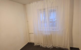 Oportunitate in Centrul Civic: camera la parter cu utilitati si beci - Poză 1