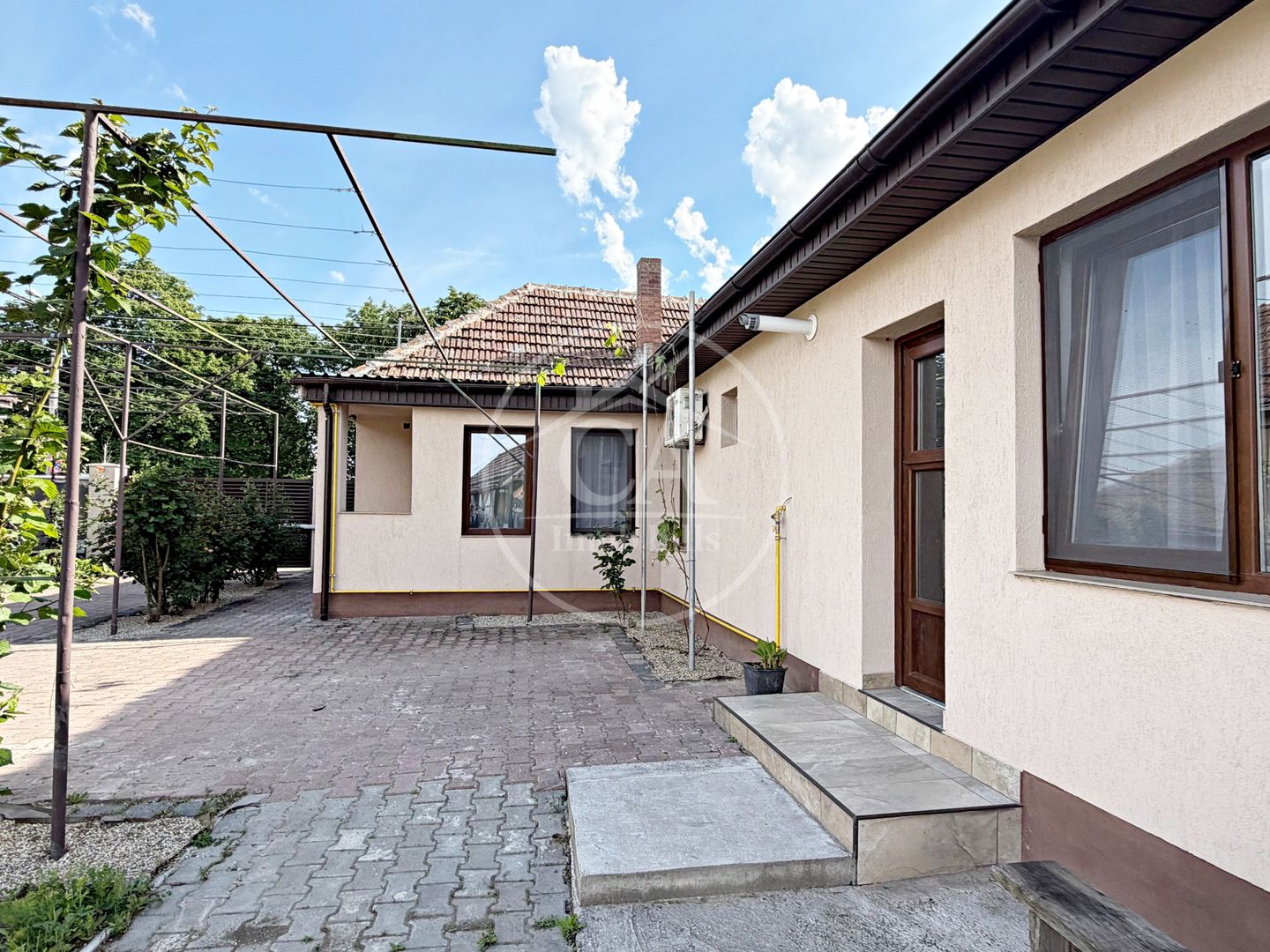 Casa de închiriat cu 3 camere în zona Calea Clujului, Oradea - Poză 2