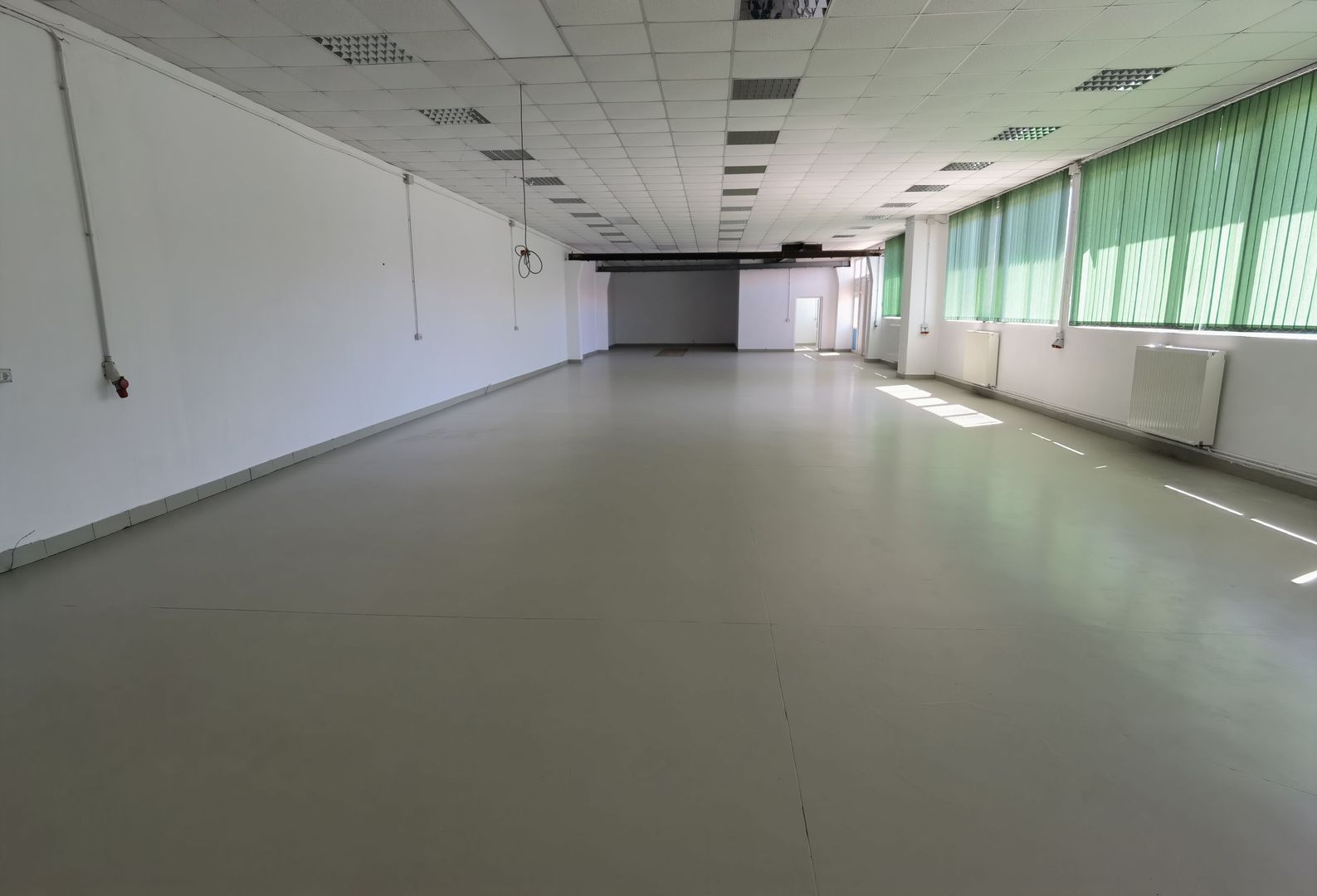 Proprietate industriala  la 35 km de TM - Poză 10