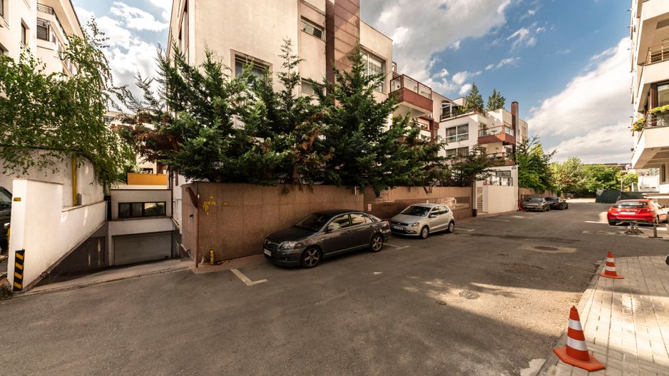 4 camere| semineu| piscina interioara | sauna | sala de sport| parcare - Poză 27