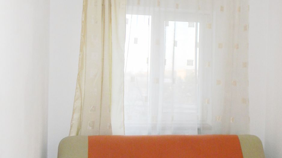 Apartament cu 3 camere mobilate,cartier Tractoru - Poză 8