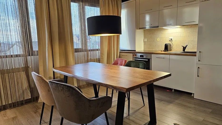 inchiriez apartament 3 camere - Poză 1