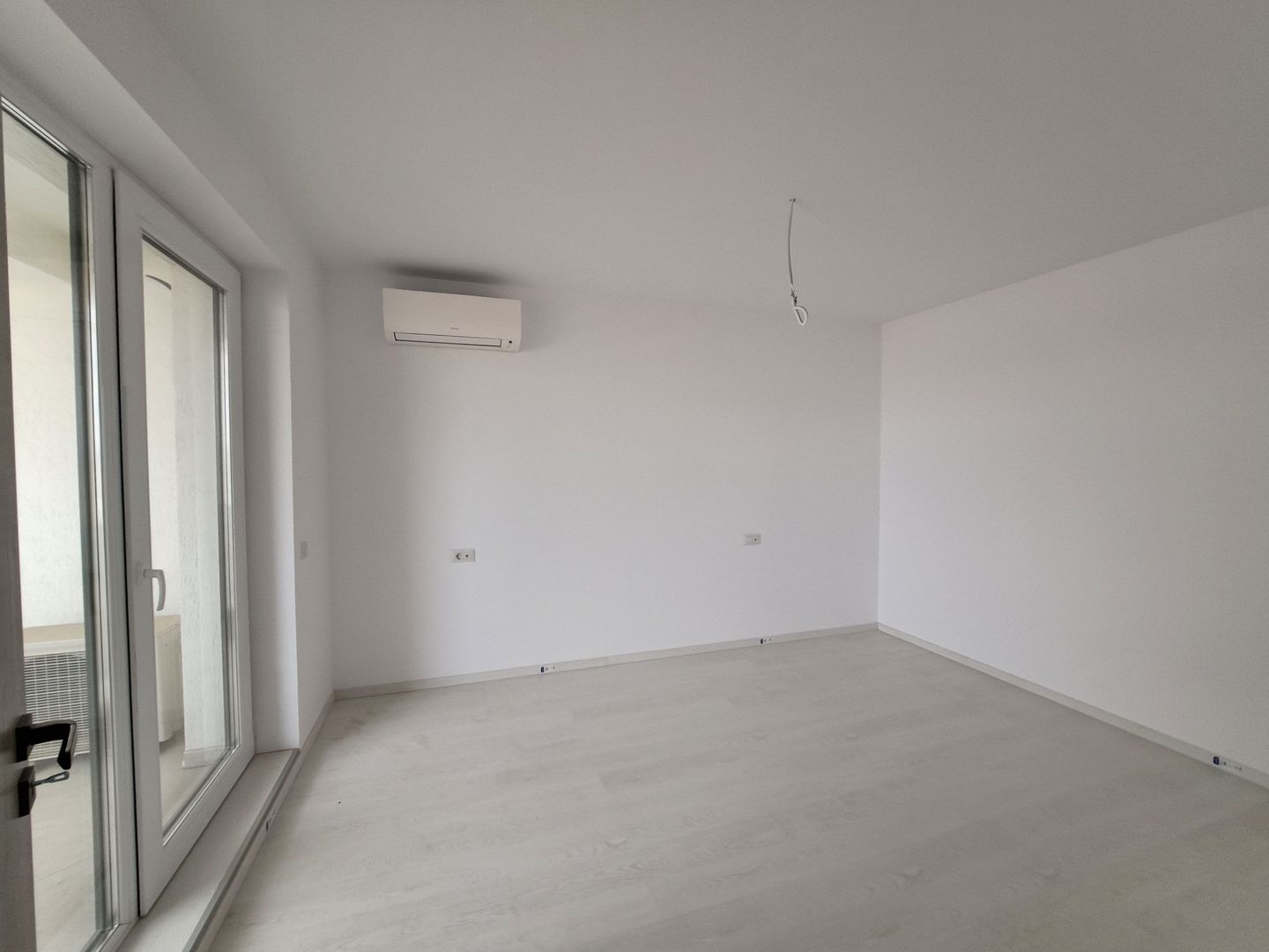 Apartament tip Penthouse cu 3 camere, 2 bai, NOU - Poză 10