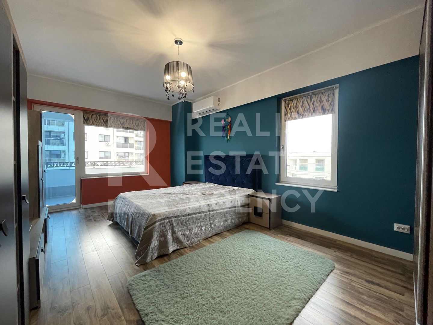 Închiriere apartament 2 camere, 2 locuri de parcare, Royal Town, Iași - Poză 1