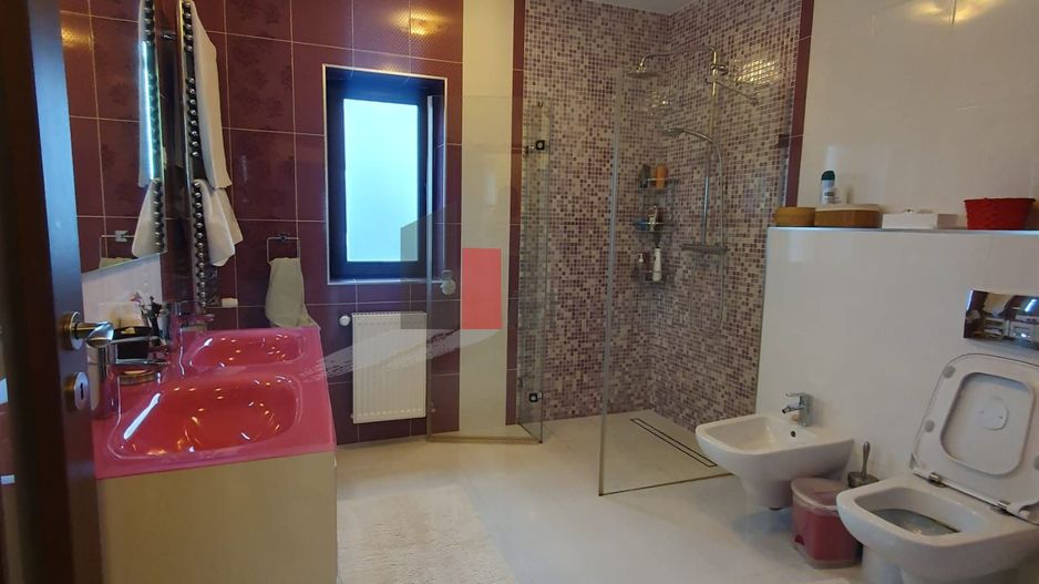 Vila superba Tunari cu piscina - Poză 18