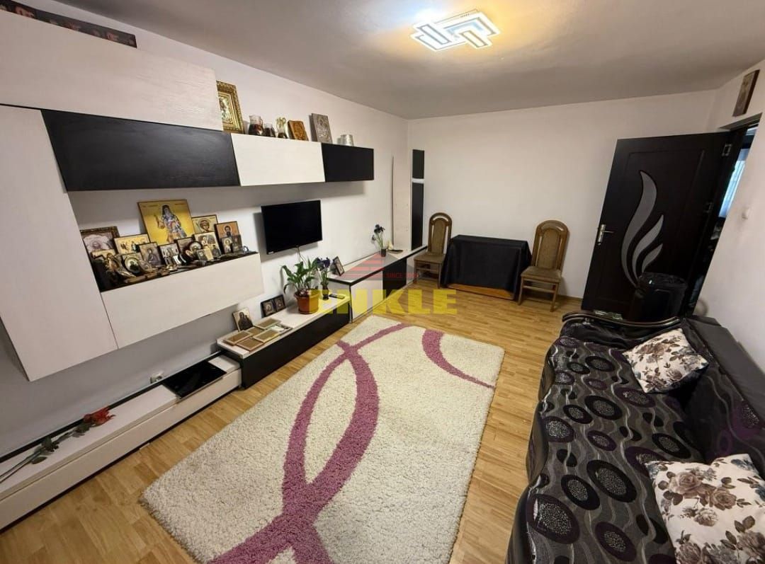 De vanzare apartament cu 3 camere, zona Mall - Poză 2