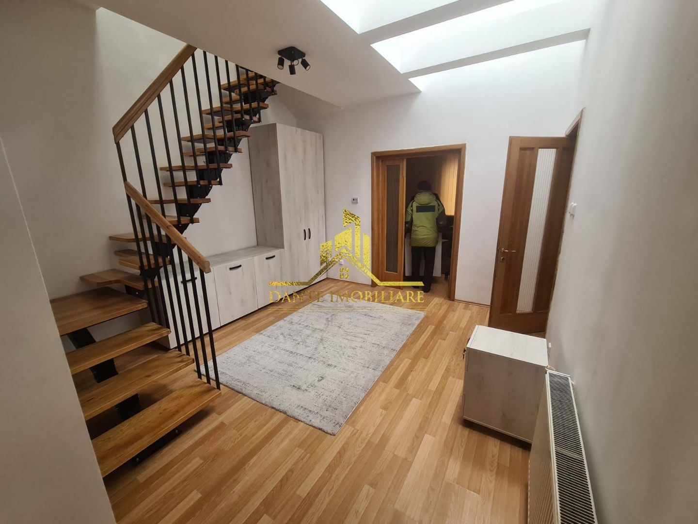 Casa individuala, mobilat modern, zona Grigorescu, curte, parcare - Poză 18