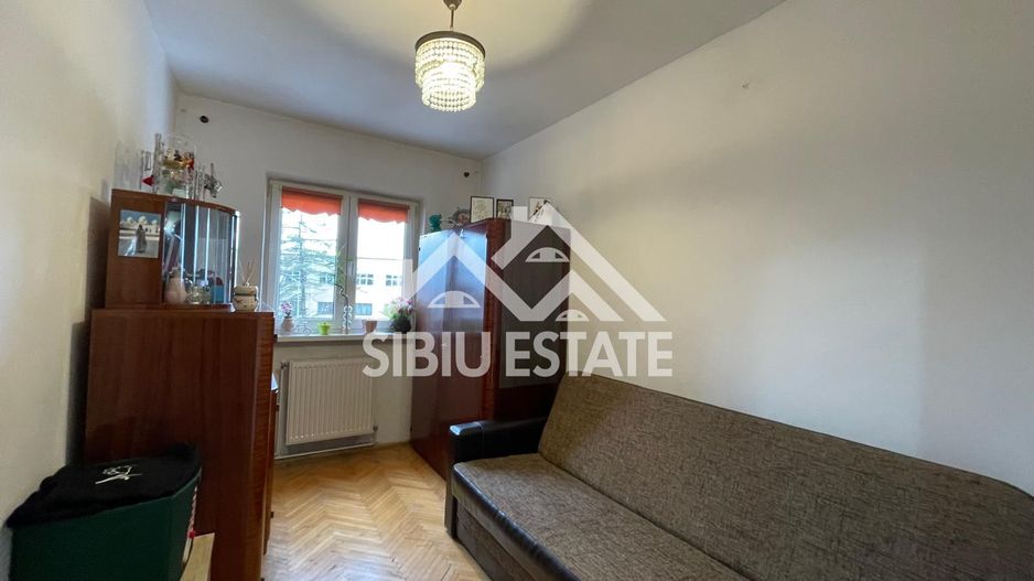 Apartament decomadat cu 3 camere, etaj 2 Cartier Valea Aurie - Poză 5