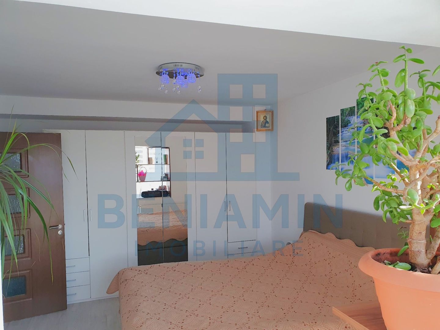 Apartament 4 camere etaj 1 Cartier Noua 99mp doua parcari - Poză 10