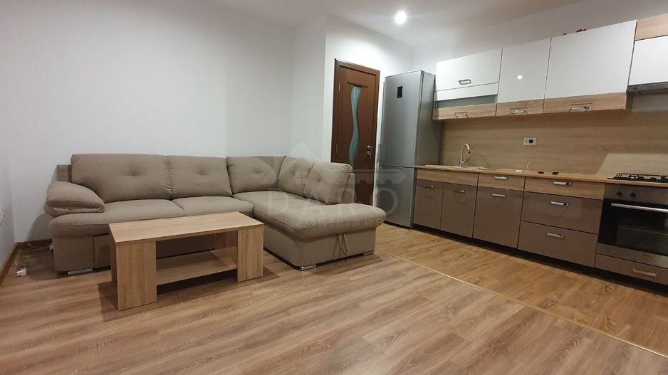 Inchiriez apartament cu doua camere, zona centrala - Poză 1