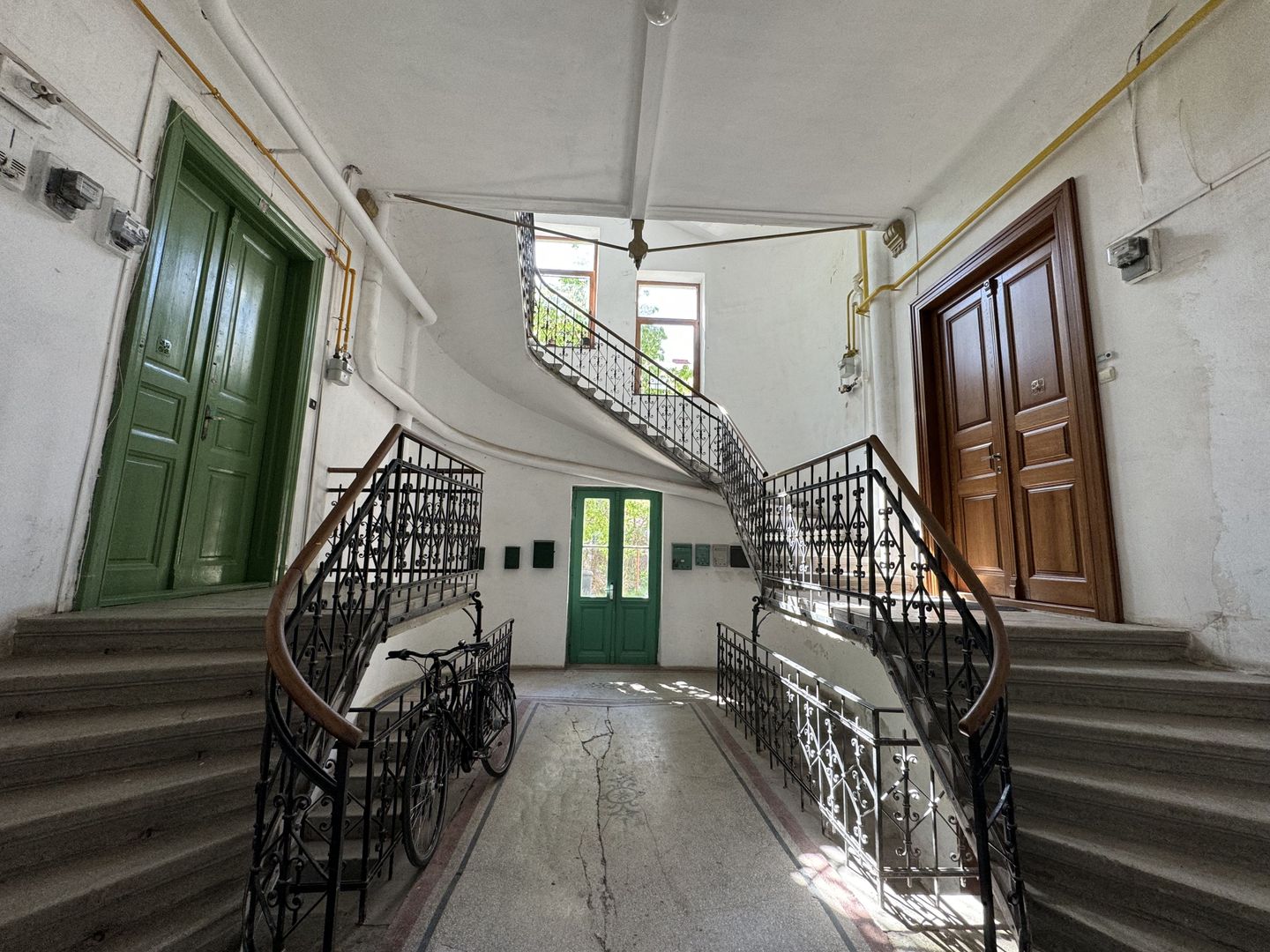 Apartament in clădire istorică P-ta Plevnei cu vedere parc - Poză 12