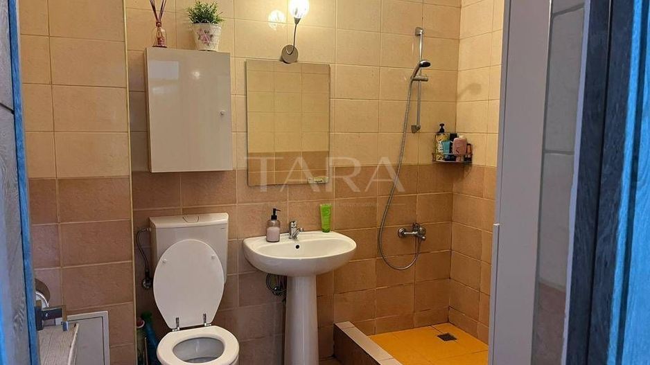 Apartament cu 2 camere, balcon și parcare inclusă, zona Florilor. - Poză 9