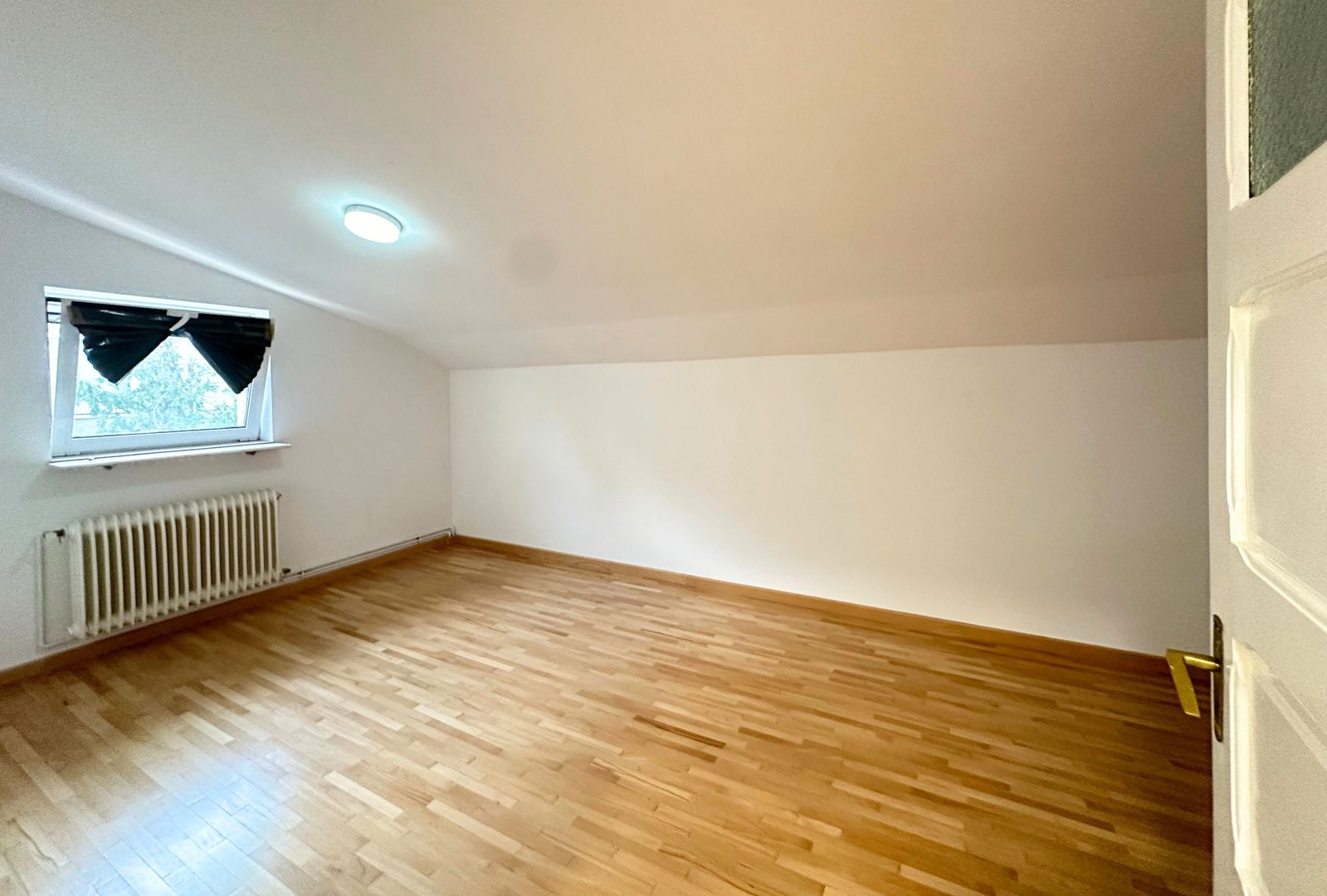 Oferim spre închiriere o proprietate de excepție zona Sisesti - Poză 36