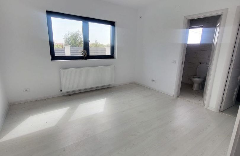 Casa Mogosoaia, constructie noua, 3 bai, zona in dezvoltare, vecini civilizati - Poză 3