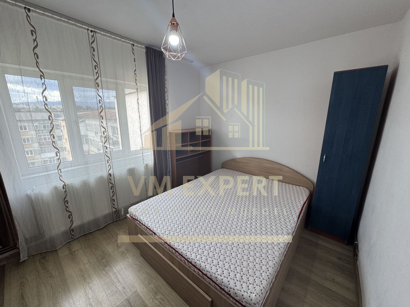 APARTAMENT 2 CAMERE ETAJ 4 VISOI - Poză 2