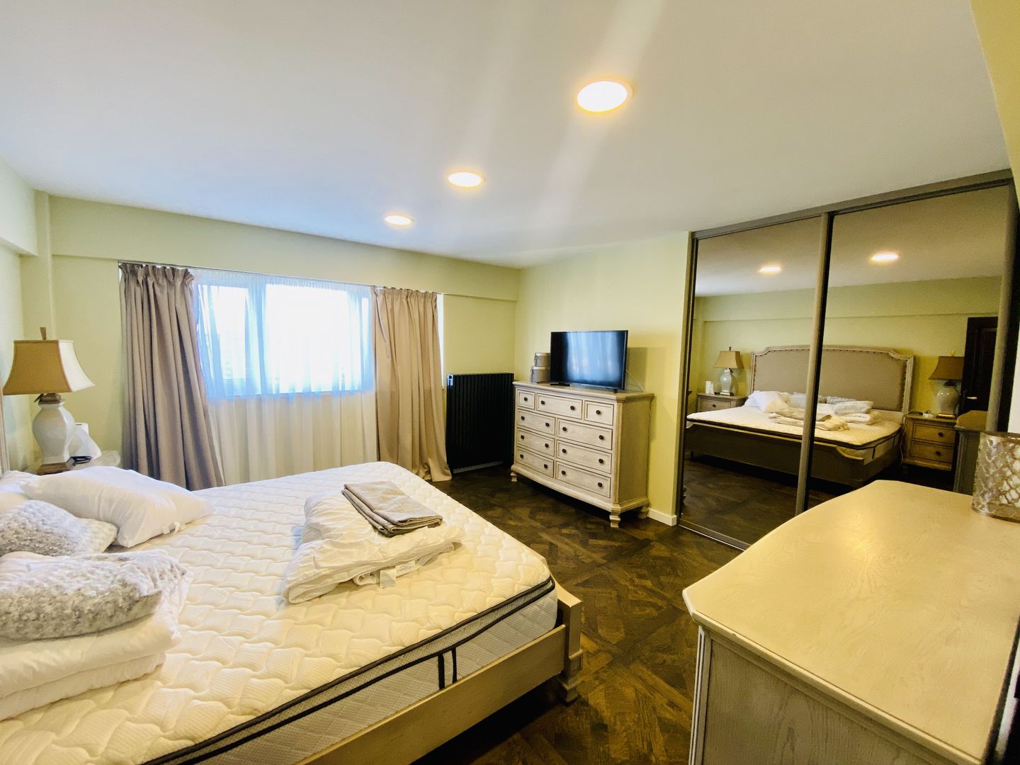 Penthouse confort lux,mobilat, utilat, garaj subteran, aer conditionat - Poză 9