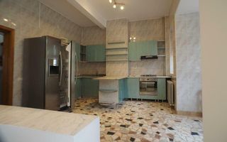 Vilă Generoasă de Vânzare – Piața Domenii, Locație Excelentă - Poză 12