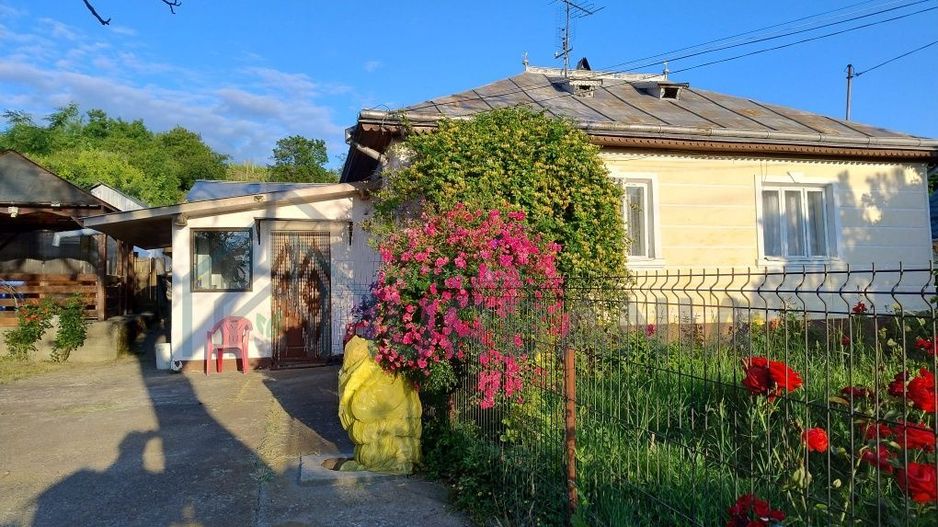 Casă de vânzare în Deleni, Iași – 3 camere, teren 2000 mp - Poză 2