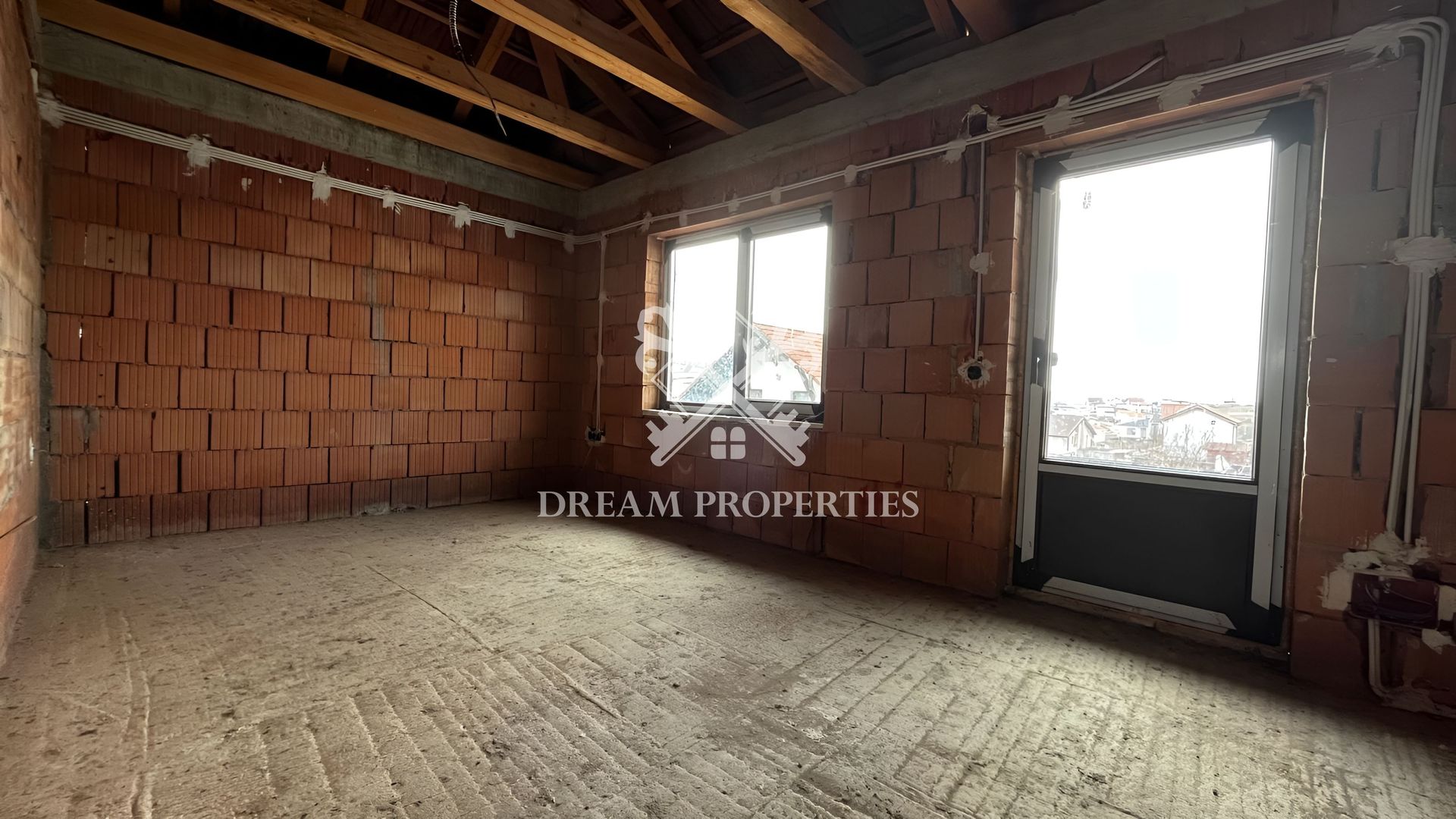 Duplex de vanzare 4 camere, 2 bai, teren 240 mp, intrare Chinteni - Poză 1