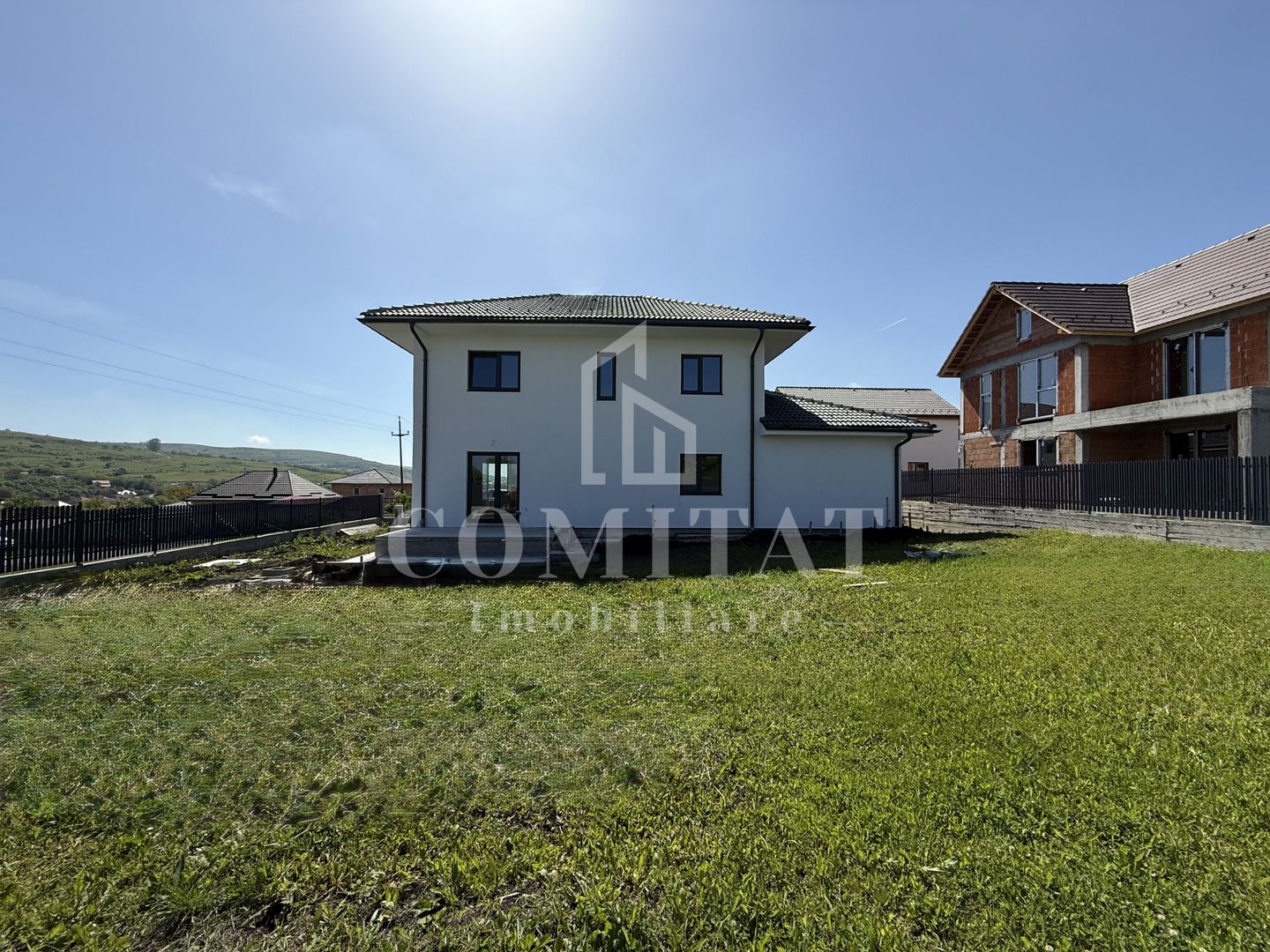 Casă individuală cu garaj și 700 teren Chinteni - Poză 2