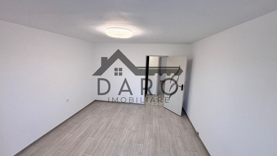 Vand apartament cu 3 camere - Poză 3
