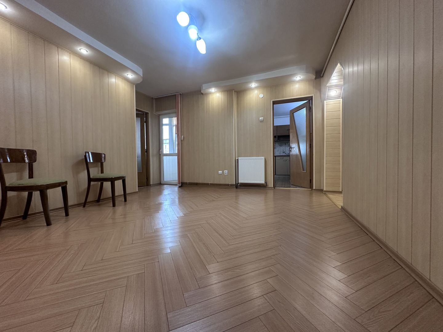 Vanzare apartament cu 4 camere luminos, vedere deschisă-Targoviste-M5 - Poză 1