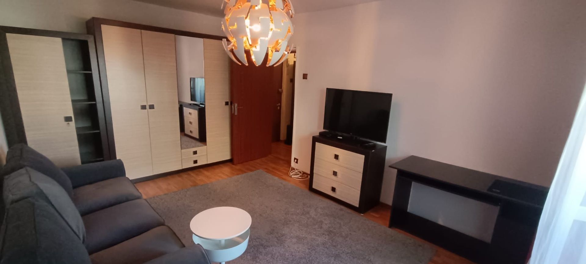 Inchiriez Ap. de 3 camere Decomandat Gorjului - Poză 1