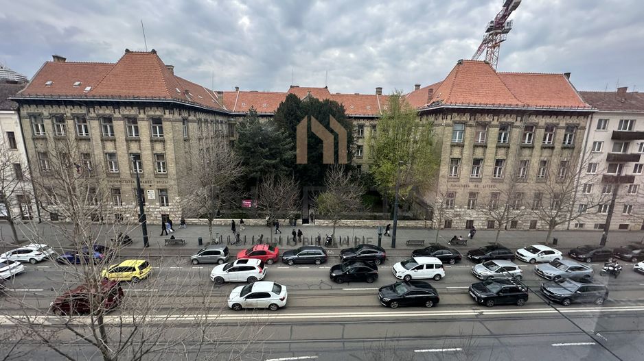 Oportunitate! 3 camere cu view spre Facultatea de Litere! 2800/mp ! - Poză 2