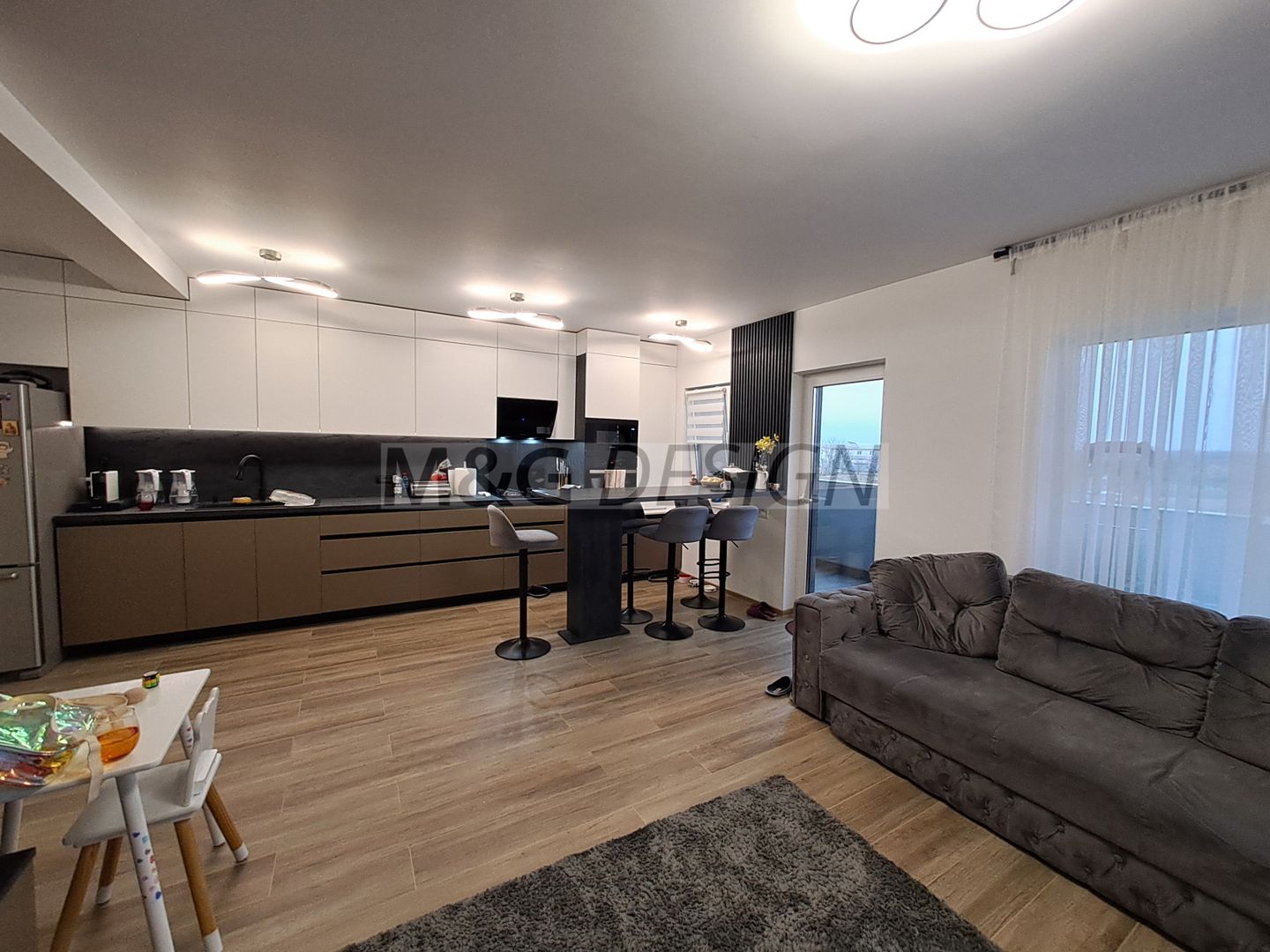 3 camere  bloc nou, 80 mp utili , balcon de 20 m - Poză 17