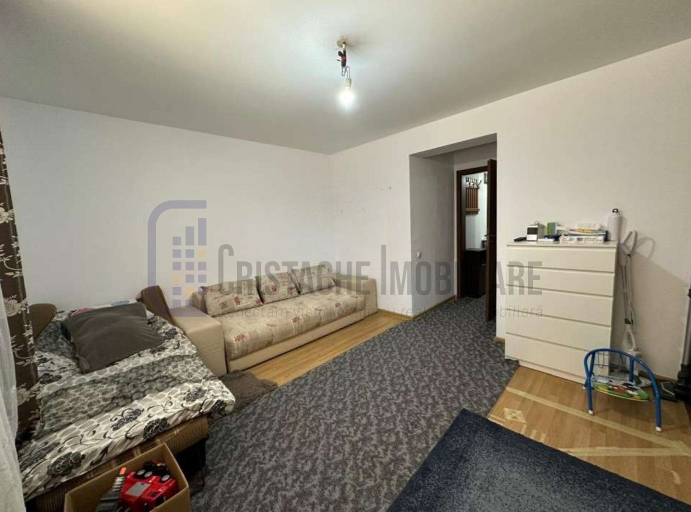 Apartament 2 cam. decomandat, loc parcare, centrala gaz, metrou - Poză 1
